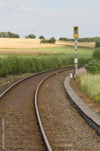 Bahnstrecke mit Signal