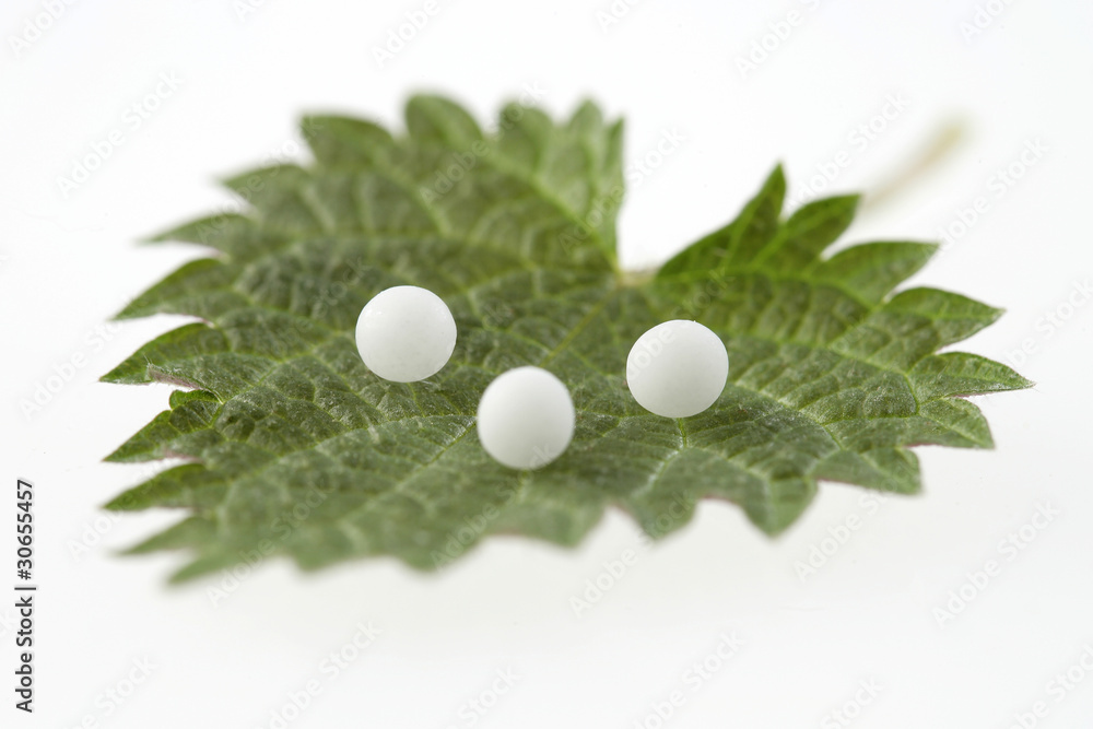 HOMÉOPATHIE- Granules sur feuille HOMÉOPATHIE- Granules sur feuille