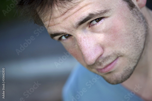 beau jeune homme modèle séduction modèle mâle sexy sérieux