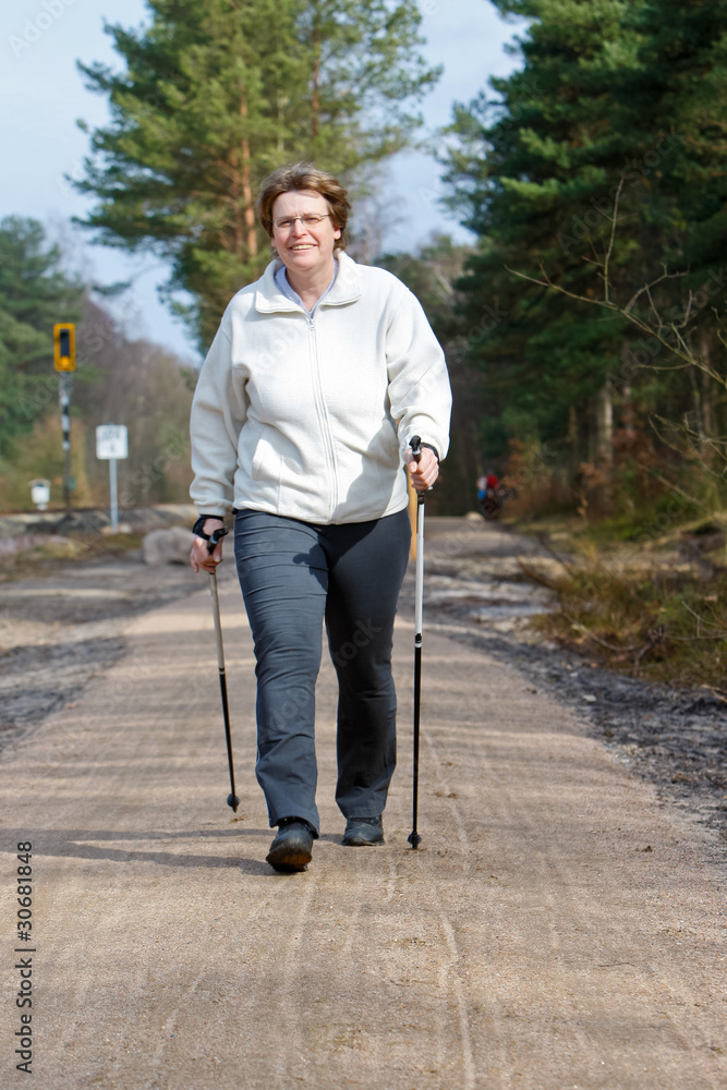 Fototapeta premium Nordic Walking im Frühjahr