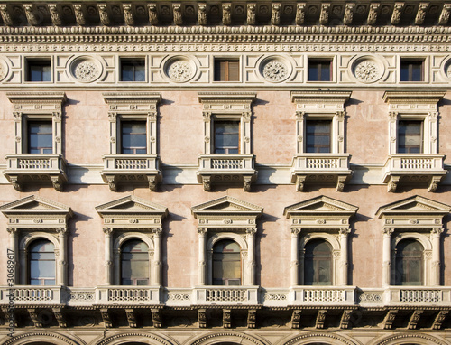 antico palazzo a milano photo