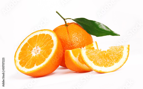 Fototapeta Naklejka Na Ścianę i Meble -  One oranges and half juicy half oranges