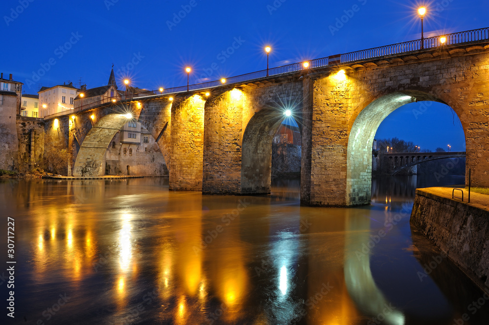 Naklejka premium vieux pont de pierres (France, Villeneuve/Lot)
