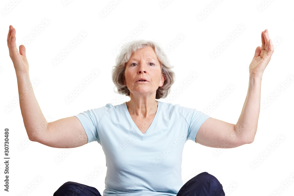 Seniorin atmet bewusst Seniorin atmet bewusst