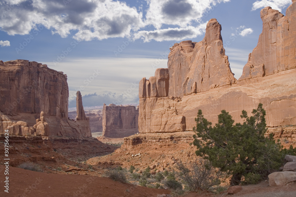 Utah rock monuments and mountains close to Moab Utah rock monuments and mountains close to Moab