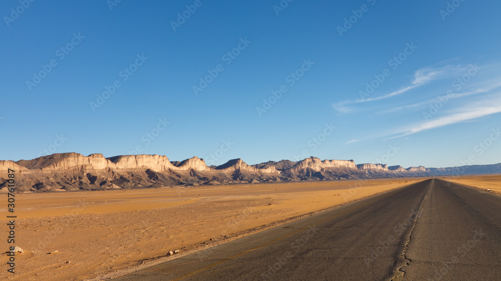 Desert Higway, Akakus (Acacus) Mountains, Sahara, Libya