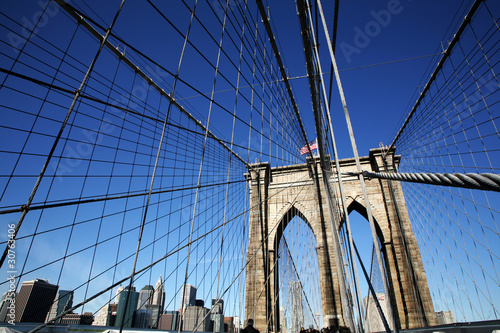 Brooklyn Bridge vor Skyline Manhattan