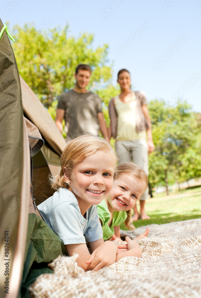 Naklejka premium Happy family camping in the park