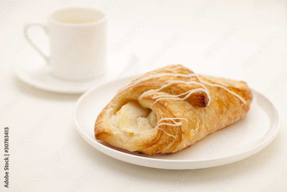 apple croissant pastry