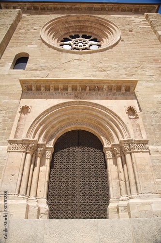 Fototapeta Naklejka Na Ścianę i Meble -  brown door of cathedral at Lleida city