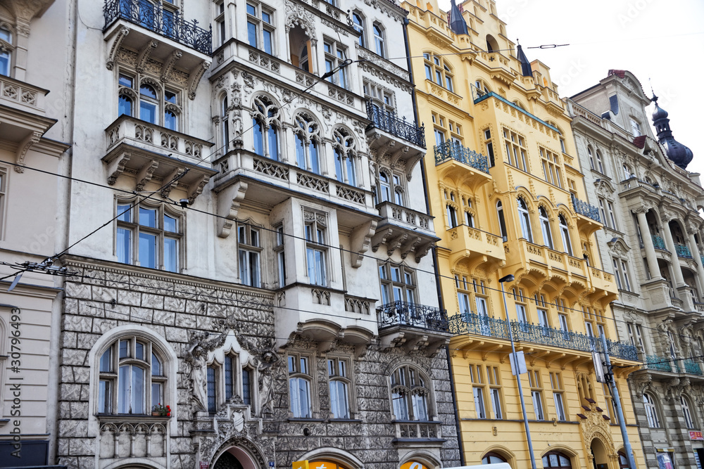 Fototapeta premium Prag, schön renovierte Häuser n der Altstadt