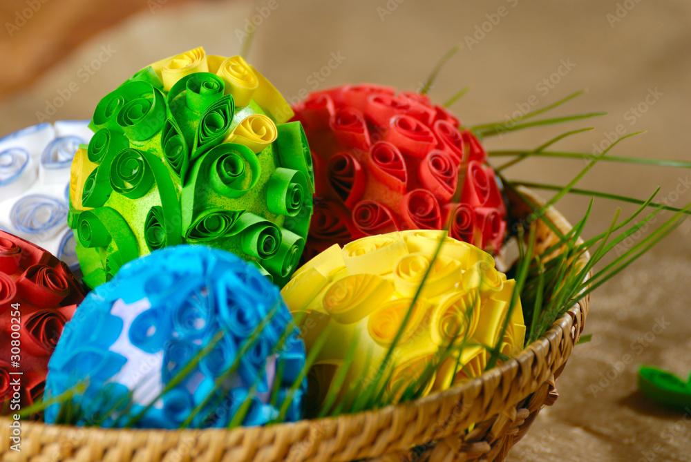 Obraz premium Easter eggs in the basket