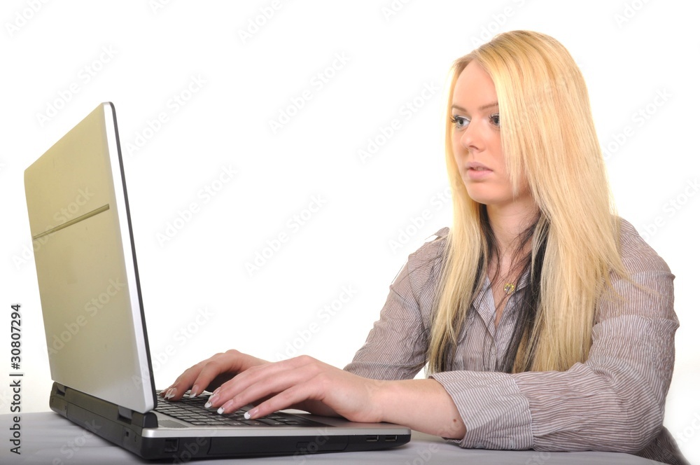 Fototapeta premium femme à l'ordinateur