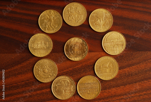 MONETE ITALIANE DA 200 LIRE