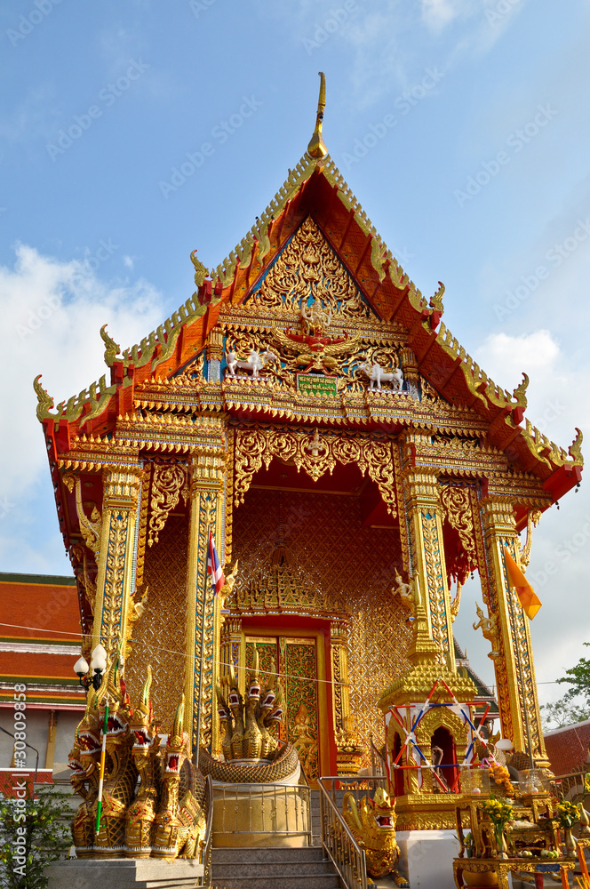 Naklejka premium Buddhist temple