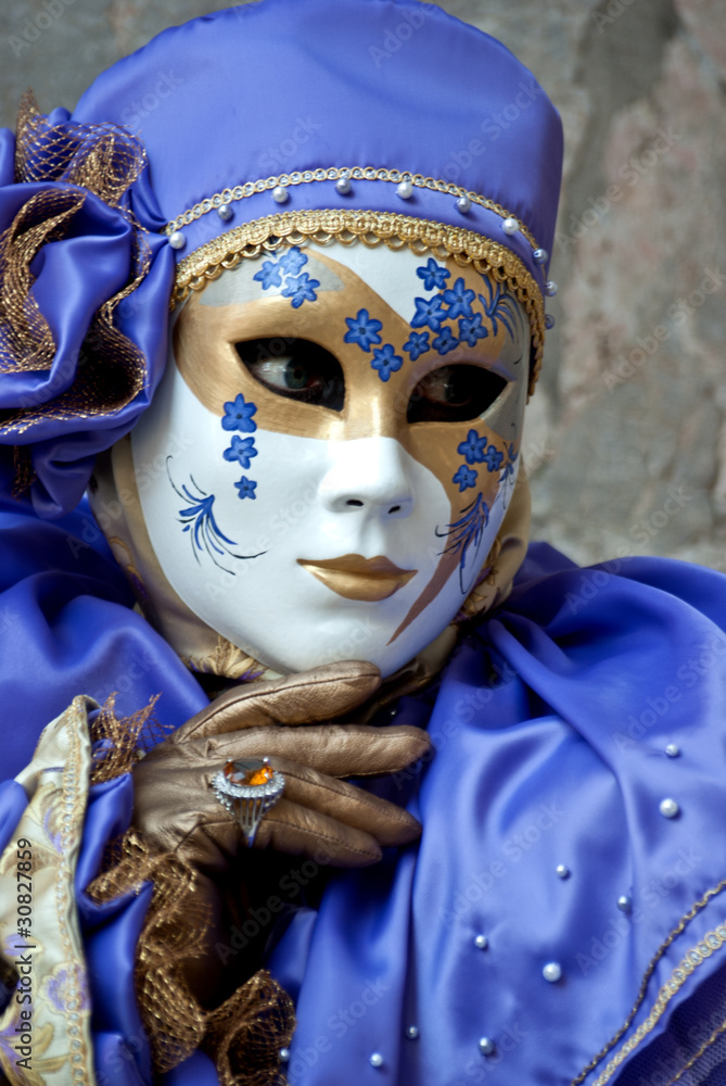 Carnevale di Venezia, maschera in viola