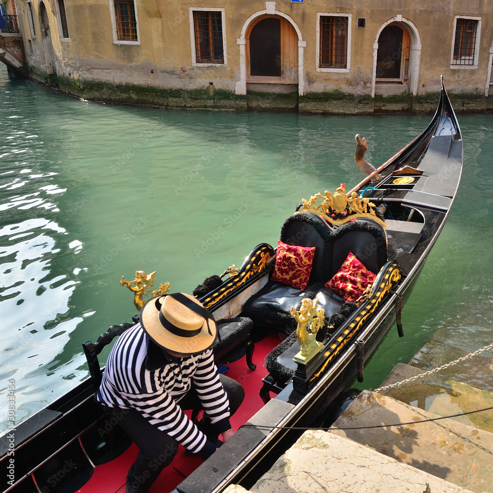 Obraz premium Venice. Gondola at the wharf
