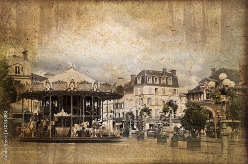 Photography Carrousel vintage dans la rue grande à Fontainebleau, style photo ancienne, text