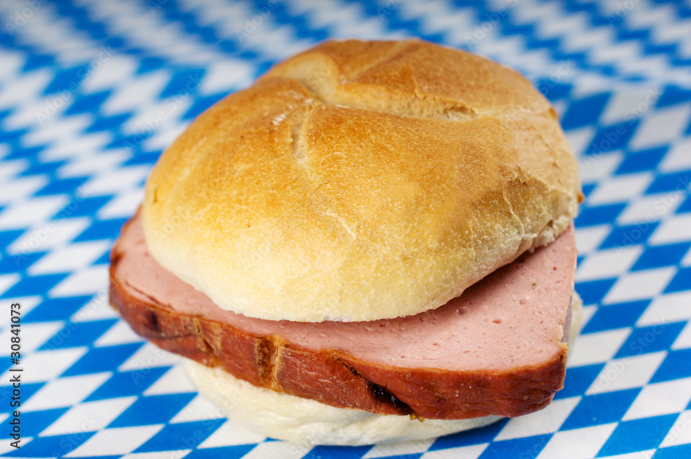 Bayrisches Leberkäs-Brötchen Bayrisches Leberkäs-Brötchen