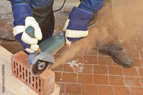Work with grinder