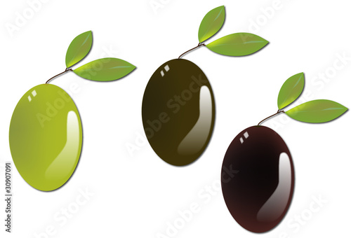 Aceitunas variadas aisladas sobre fondo blanco