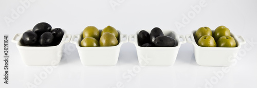 Obraz na płótnie bowl with olives w salonie