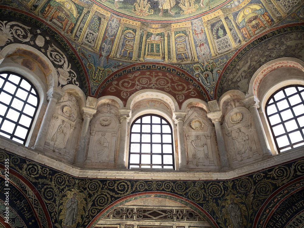 Ravenna, interno del battistero Neoniano