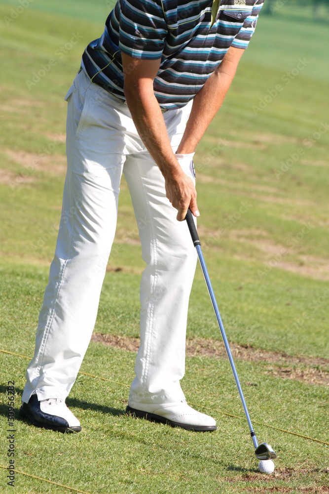 Obraz premium Man playing golf