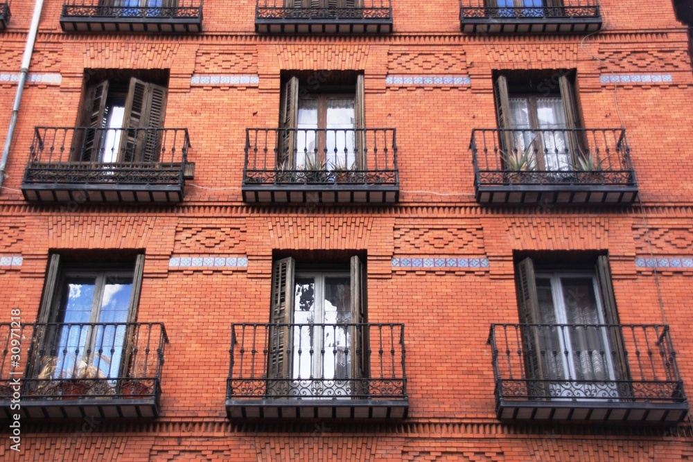 Fototapeta premium briques et fenêtres