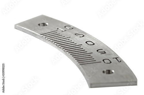 Nonius Messstab gebogen freigestellt