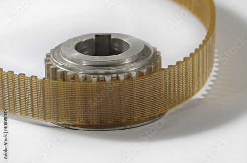 Zahnriemen mit Riemenscheibe