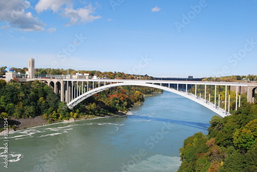 Bridge at Niagara © lmel900