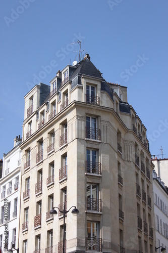 Immeuble ancien du quartier de Rochechouart à Paris	