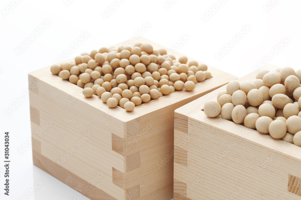 小粒と普通サイズの大豆