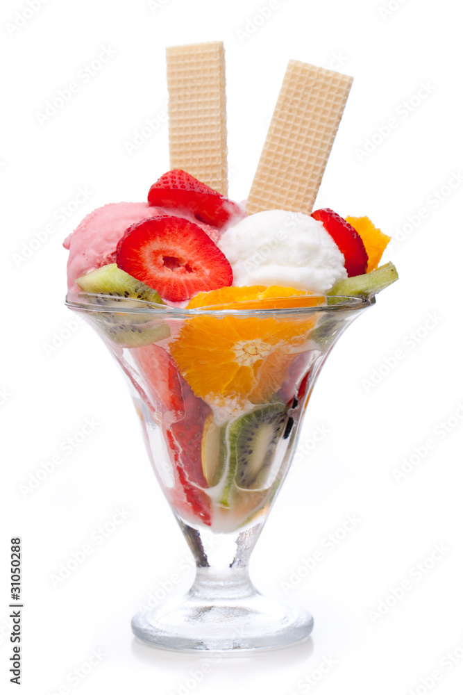 Eisklassiker: Der Früchtebecher Stock-Foto | Adobe Stock Eisklassiker: Der Früchtebecher Stock-Foto | Adobe Stock