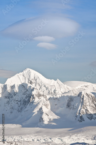 snowy peaks © Goinyk