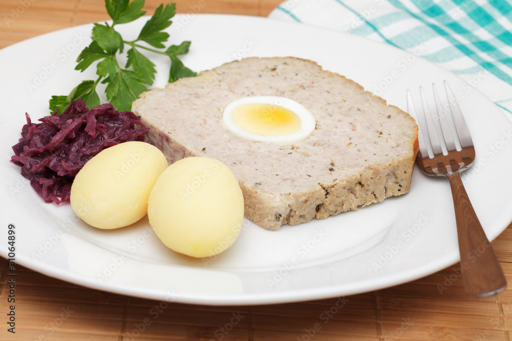 Hackbraten,Salzkartoffeln,Rotkohl Hackbraten,Salzkartoffeln,Rotkohl