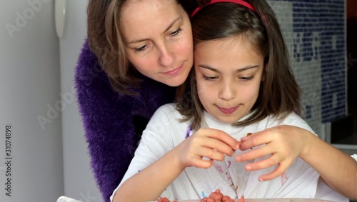 encouragée par sa maman