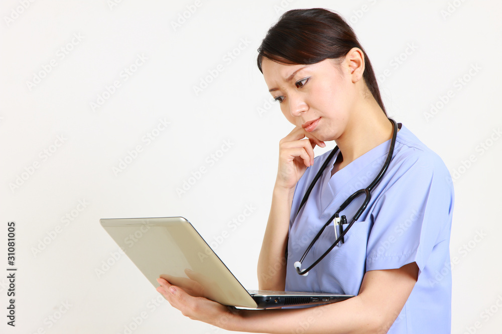 young japanese female doctor worries/悩む日本人女性医師 young japanese female doctor worries/悩む日本人女性医師