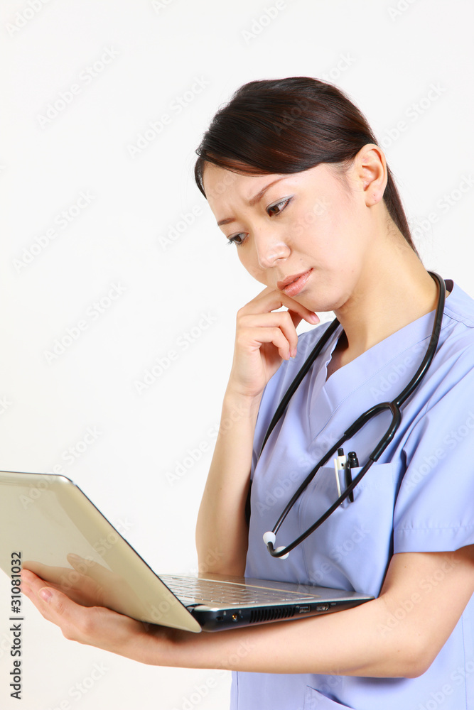 young japanese female doctor worries/悩む日本人女性医師 young japanese female doctor worries/悩む日本人女性医師