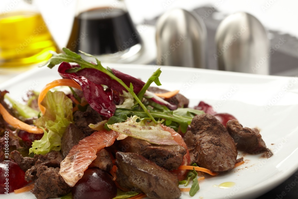 Beef with grapefruit and rucola salad Beef with grapefruit and rucola salad