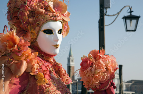 Fototapeta Naklejka Na Ścianę i Meble -  Venice - red mask from carnival