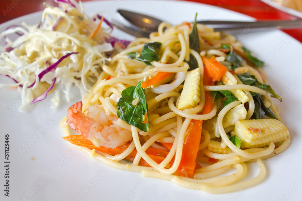 spaghetti whit shrimp and basil fried spaghetti whit shrimp and basil fried