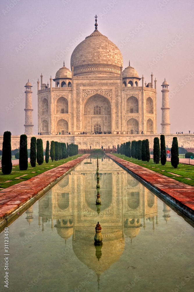 Fototapeta premium Taj Mahal at sunrise, Agra, Uttar Pradesh, India.