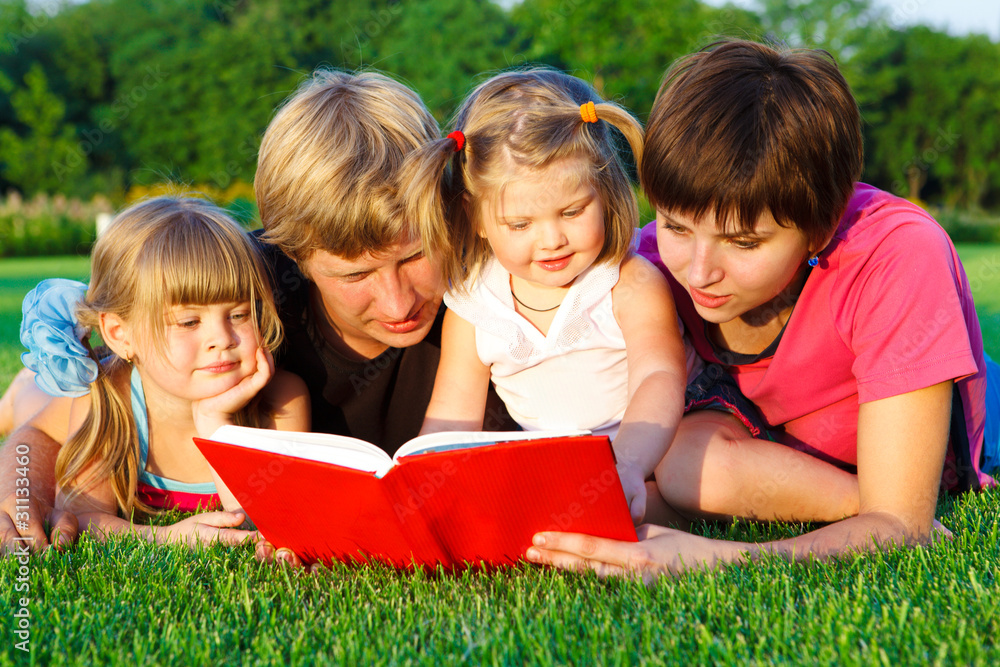 Fototapeta premium Family reading