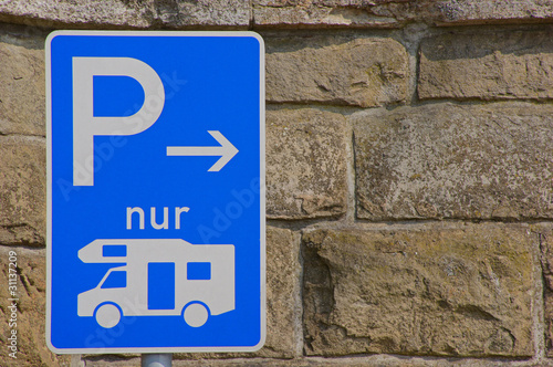 Parkplatzschild für Wohnmobile © pics