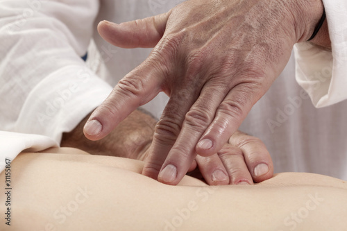 Massage ayurvedique du ventre photo