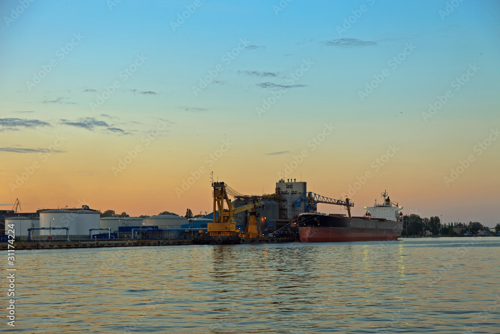 Loading of bulk carrier