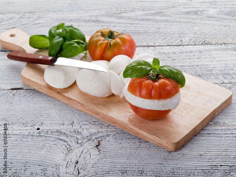 mozzarella and tomato-mozzarella e pomodoro mozzarella and tomato-mozzarella e pomodoro