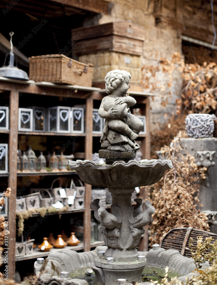 Fototapeta premium statue fontaine d'enfant